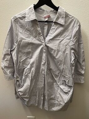 Isabel Maternity- Light Gray/blue and white striped blouse - size large